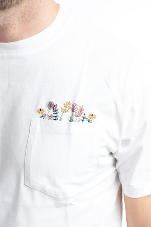 T-shirt taschino e ricamo