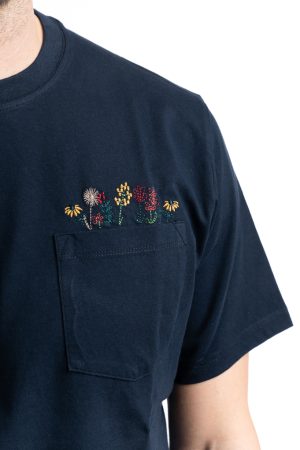 T-shirt taschino e ricamo