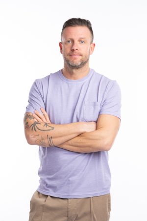 T-shirt fiammata con taschino