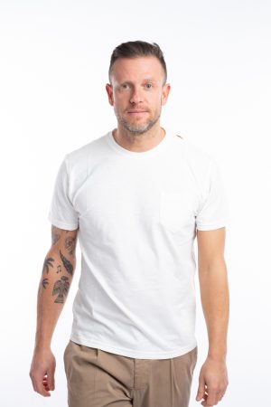 T-shirt fiammata con taschino